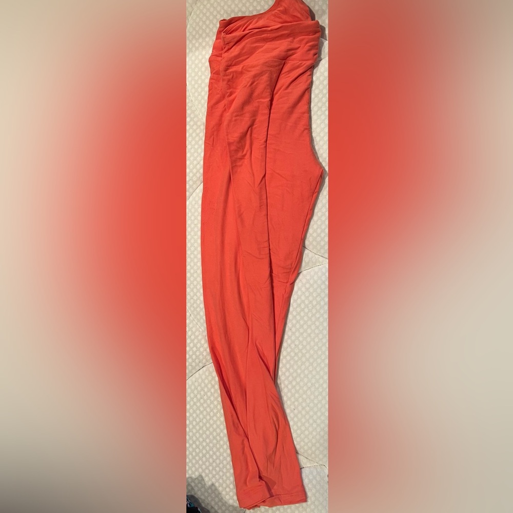 Coral lularoe leggings.